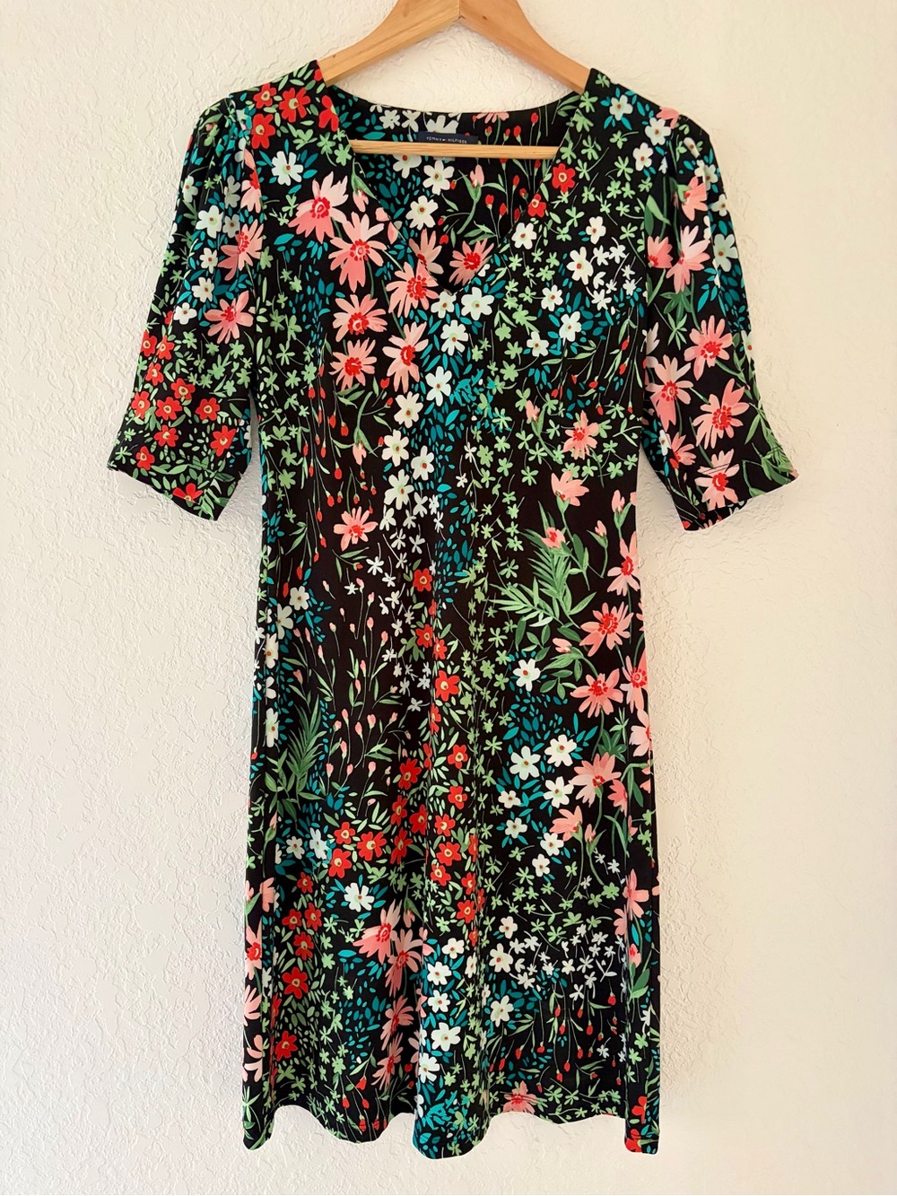 Tommy Hilfiger blue green pink floral v neck short sleeve knee length dress Sz 2